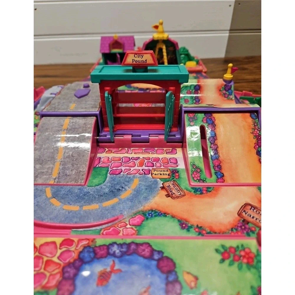 Vtg  1995 Pound Puppies Super Pound Van Deluxe Playset by Galoob - 90% Complete